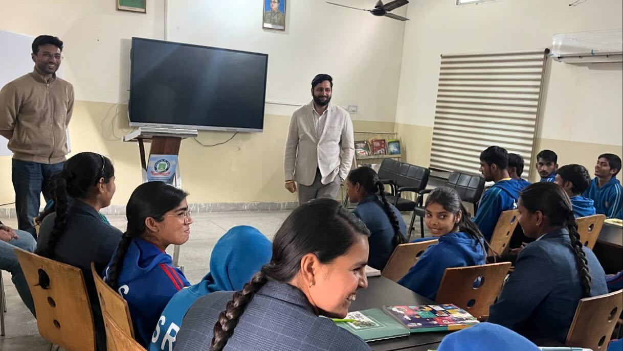 CA team interacting with commerce students
